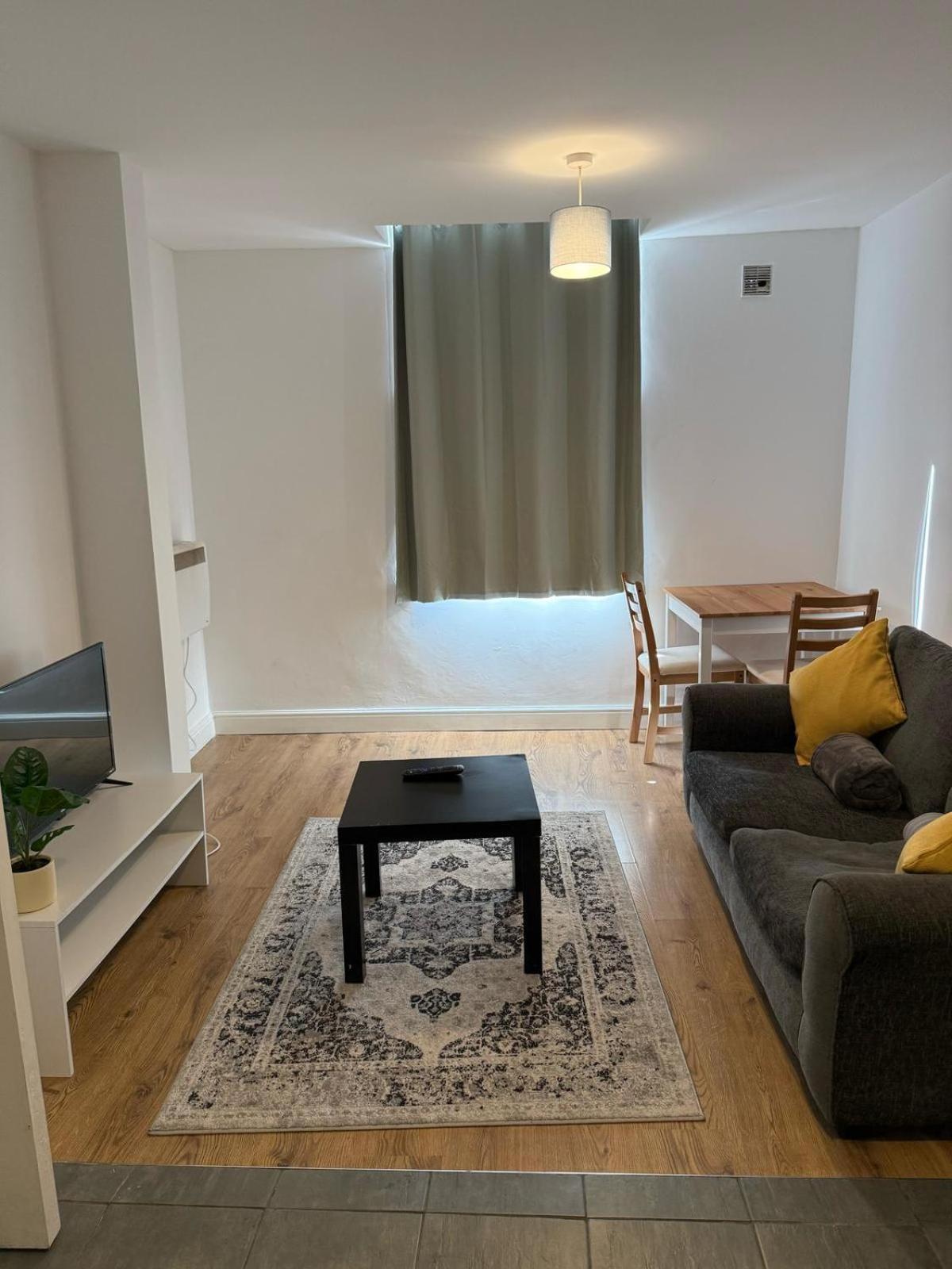 Super Value Bath Street Flat * Ilkeston